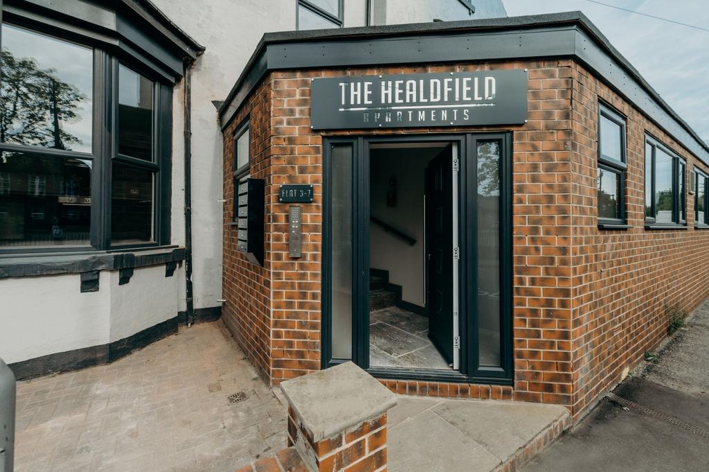 Castleford WF10 2 bed apartment £700 pcm (£162 pw)