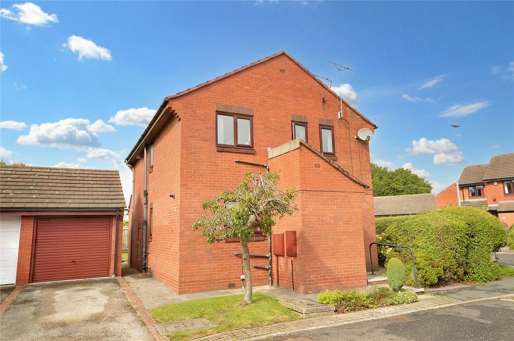 Wayland Court, Leeds, West Yorkshire 2 bed apartment for sale £180,000