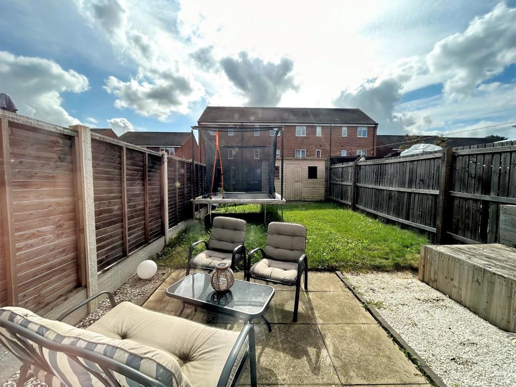Kingfisher Drive, Wombwell, Barnsley 4 bed house for sale £170,000
