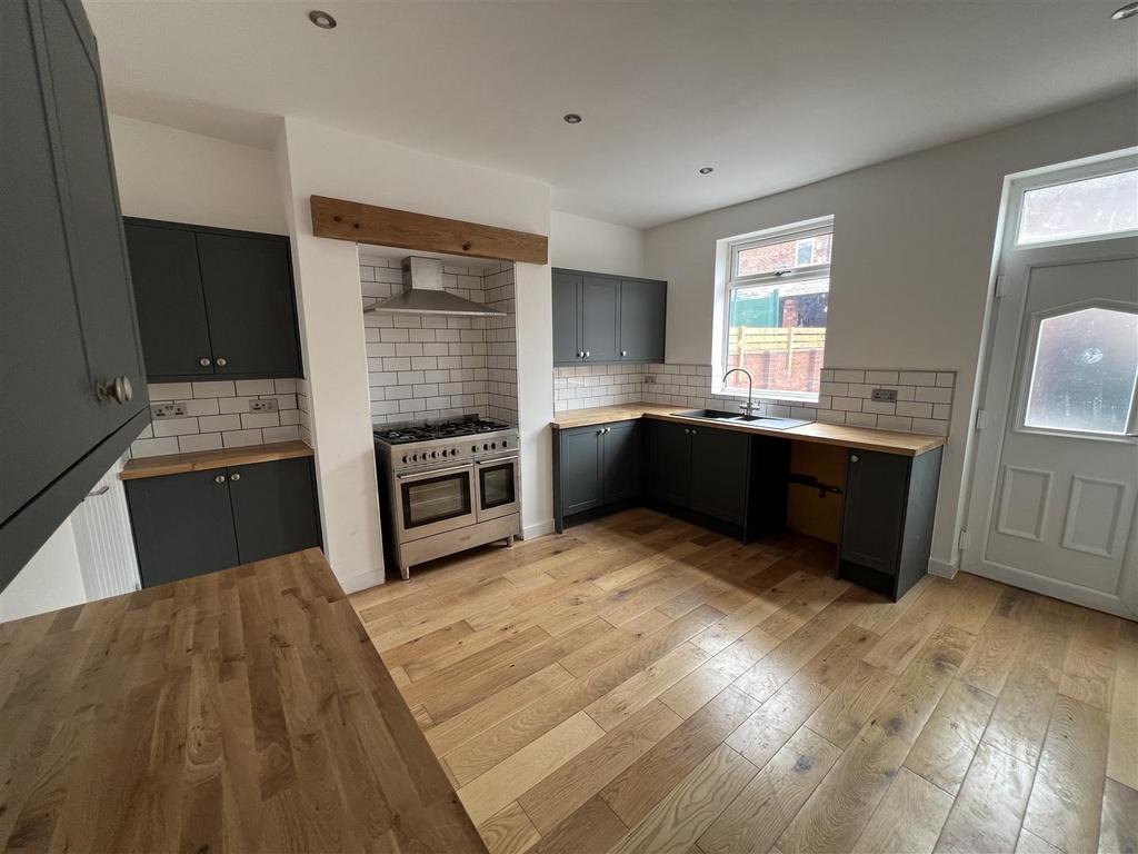 Day Street, Barnsley 3 bed terraced house £675 pcm (£156 pw)