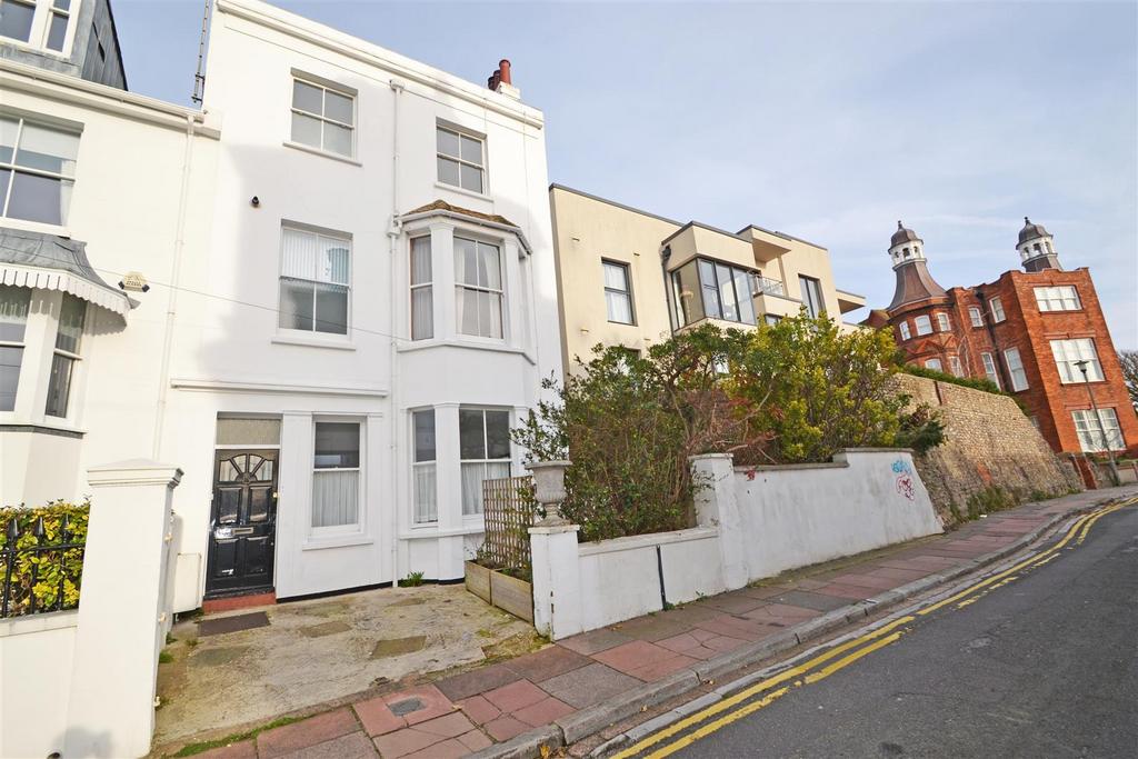 Clifton Hill, Brighton, BN1 3HQ 4 bed terraced house £2,500 pcm (£577 pw)
