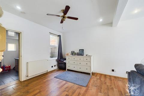 3 bedroom terraced house for sale - Parker Road, Grays