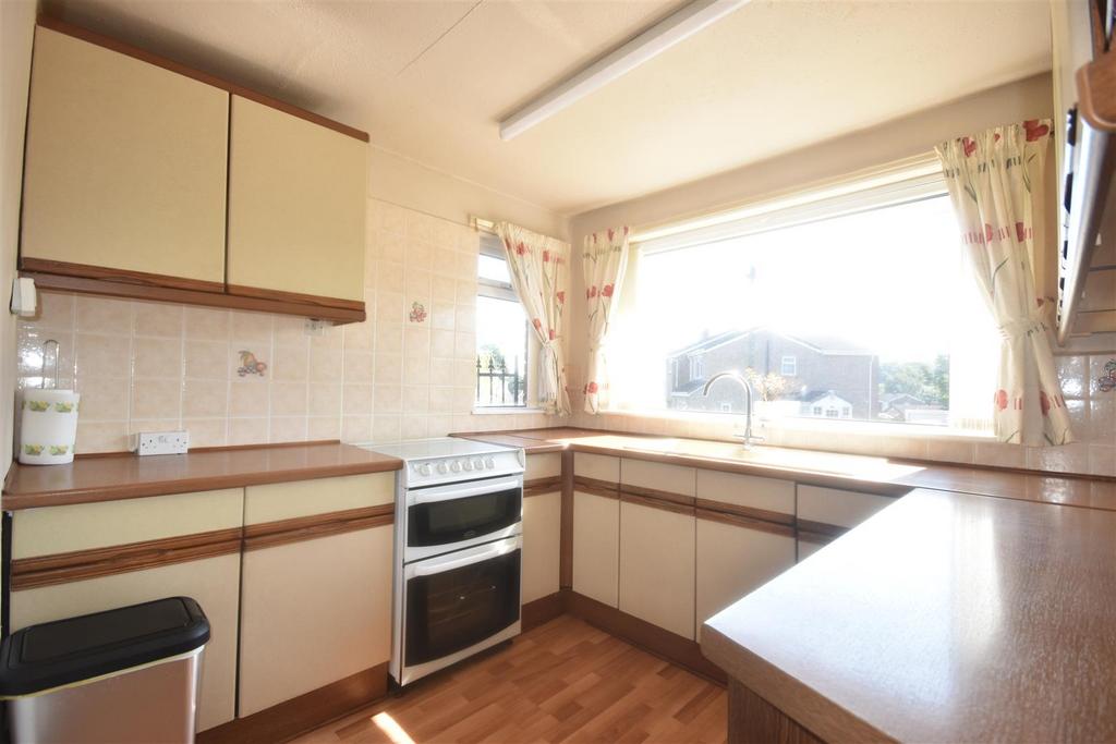Middlebrook Way, Bradford BD8 2 bed semidetached bungalow £150,000