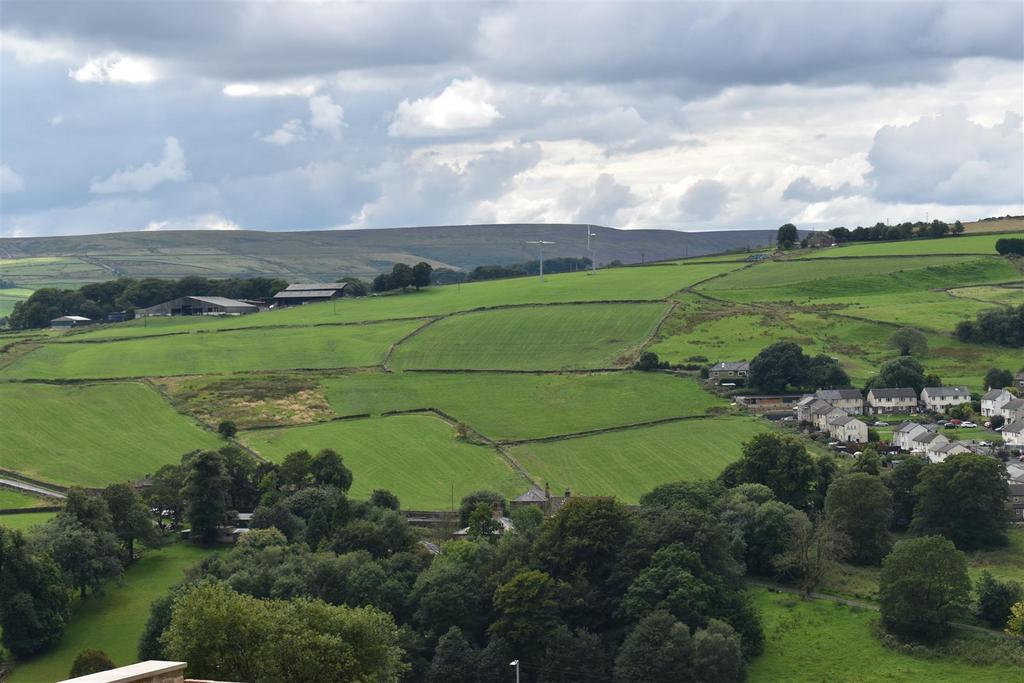 Black Moor Road, Oxenhope Keighley BD22 3 bed end of terrace house £