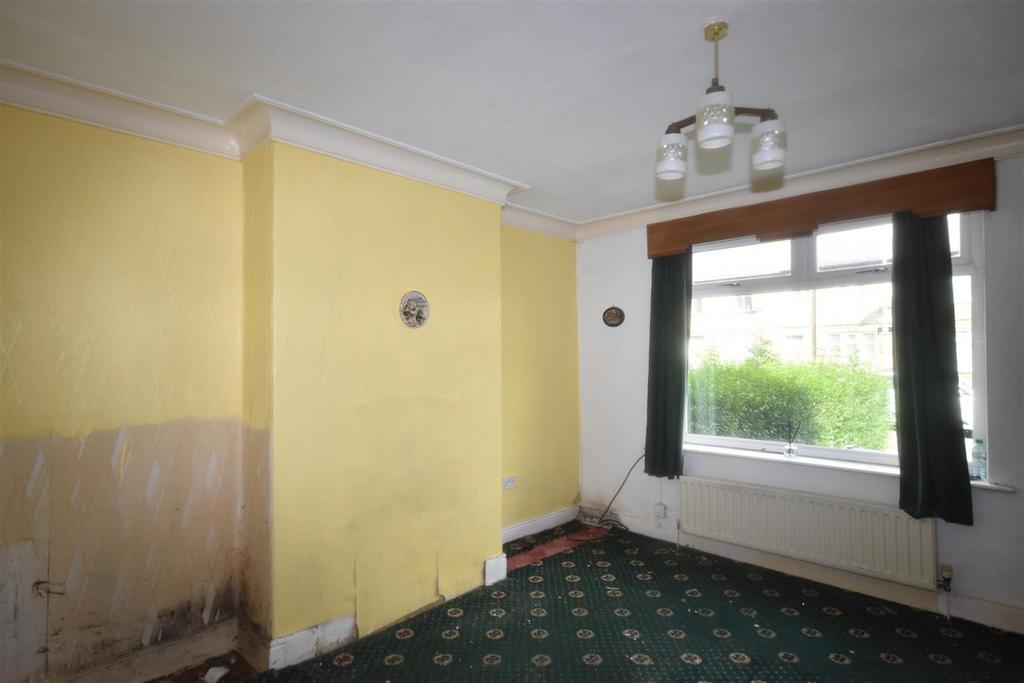 Carr Bottom Grove, Bradford BD5 3 bed townhouse for sale £90,000
