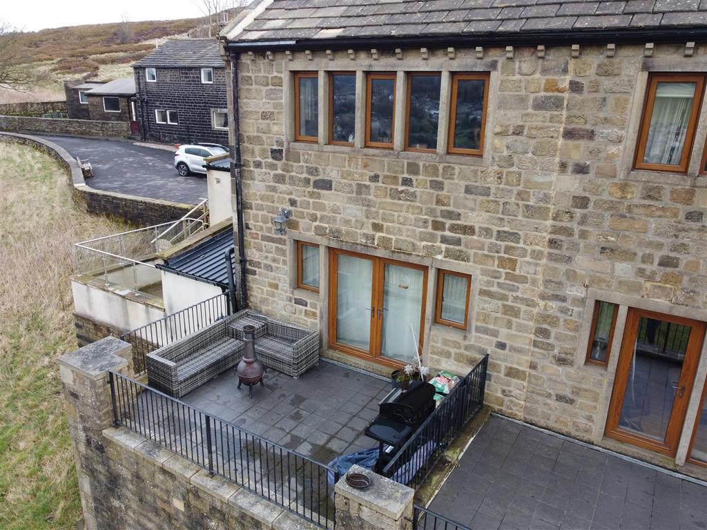 Black Moor Road, Keighley BD22 3 bed barn conversion £375,000