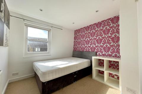2 bedroom terraced house to rent - St. James's Street, Brighton, BN2 1RF