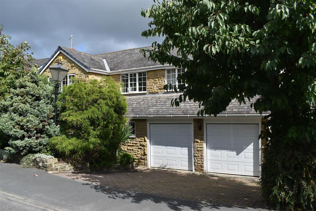 Aireville Crescent, Bradford BD9 4 bed detached house for sale £400,000