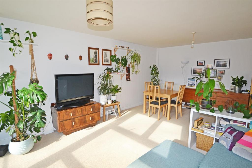 Lounge3.jpg