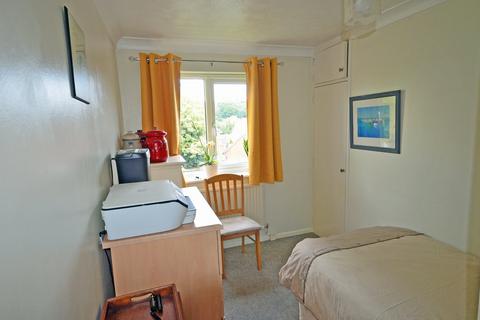 11 Chilham Close, Frimley, Camberley, GU16 9YA