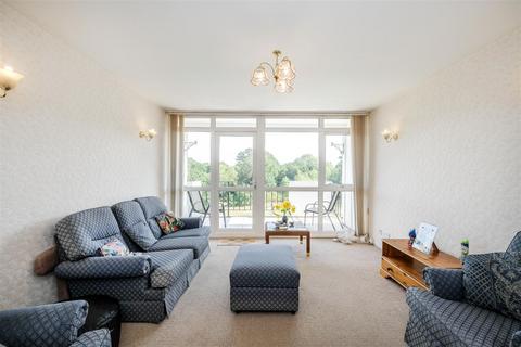 2 bedroom flat for sale - Hadleigh Court, North Chingford