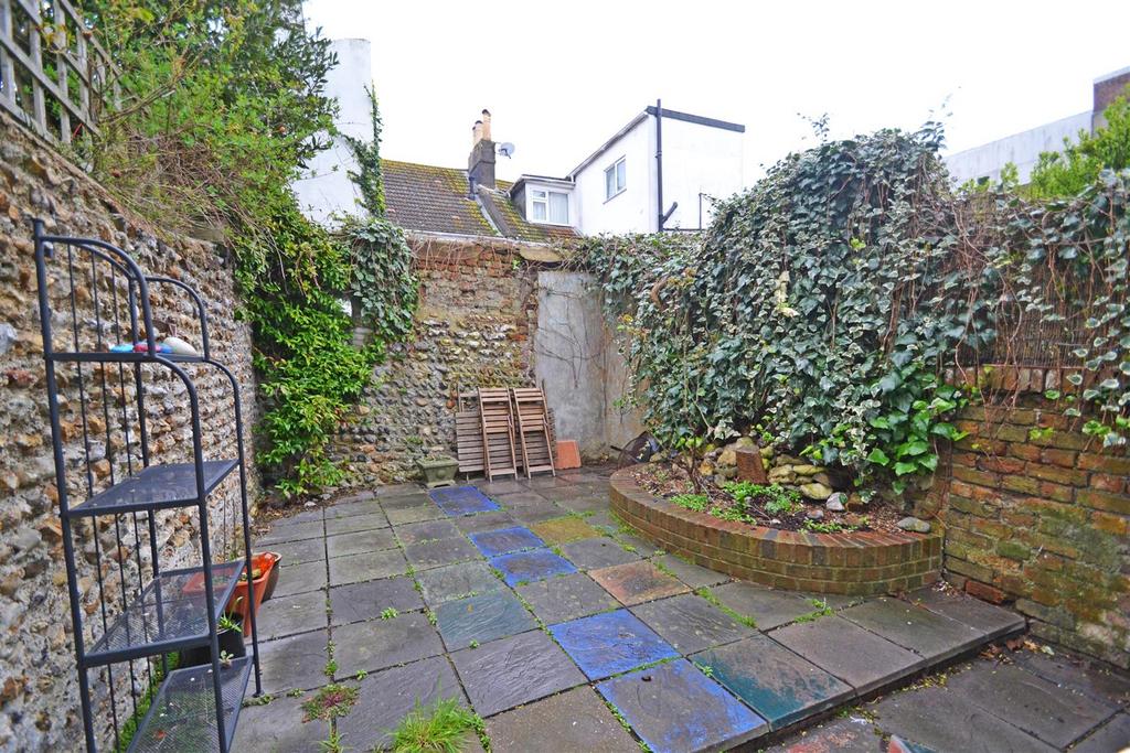 Crown Street, Brighton, East Sussex, BN1 3EH 2 bed terraced house £