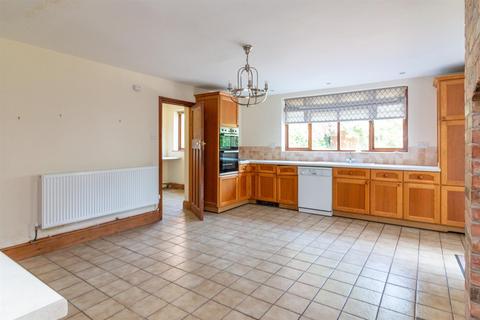 4 bedroom detached house for sale, Leake Road, Gotham, Nottingham