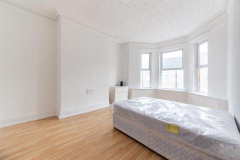 2 bedroom flat to rent - Dilston Road, Fenham, NE4
