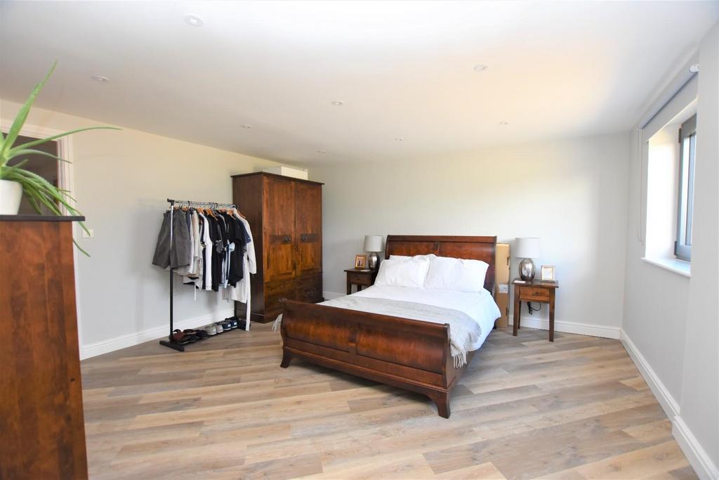 Bedroom.JPG
