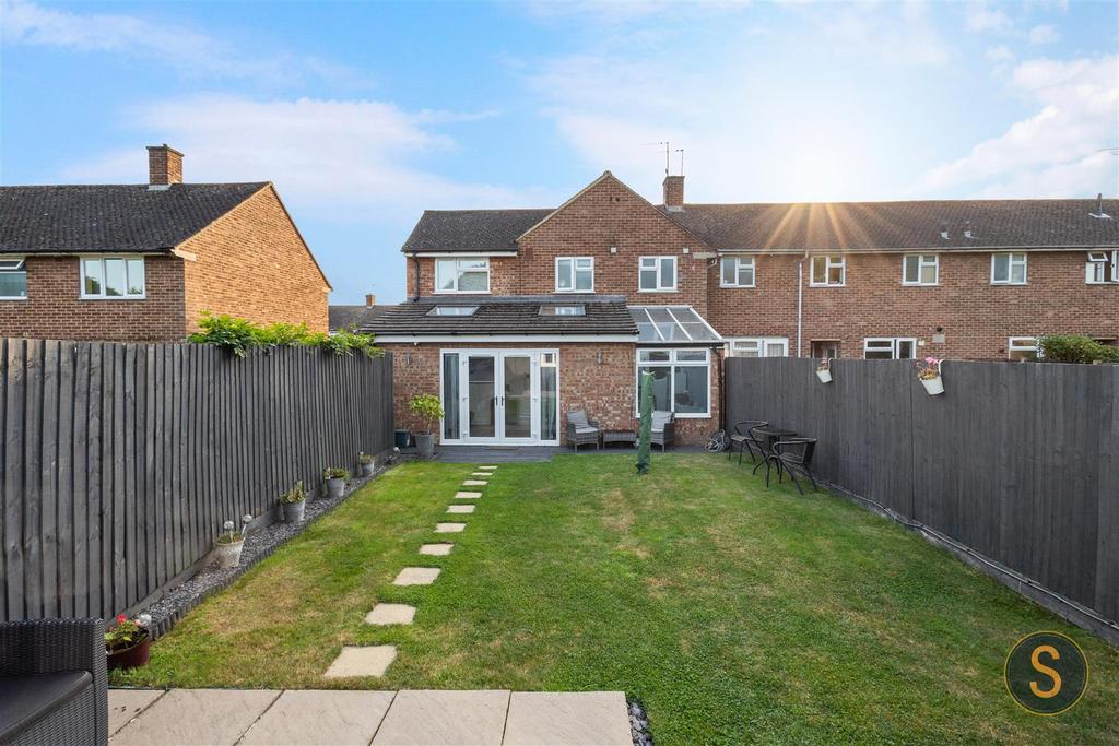 Mason Road, Hemel Hempstead 3 bed semidetached house for sale £650,000