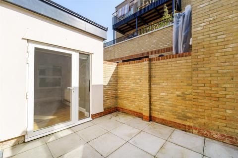 2 bedroom detached bungalow to rent, St Marys Road, Ealing, W5