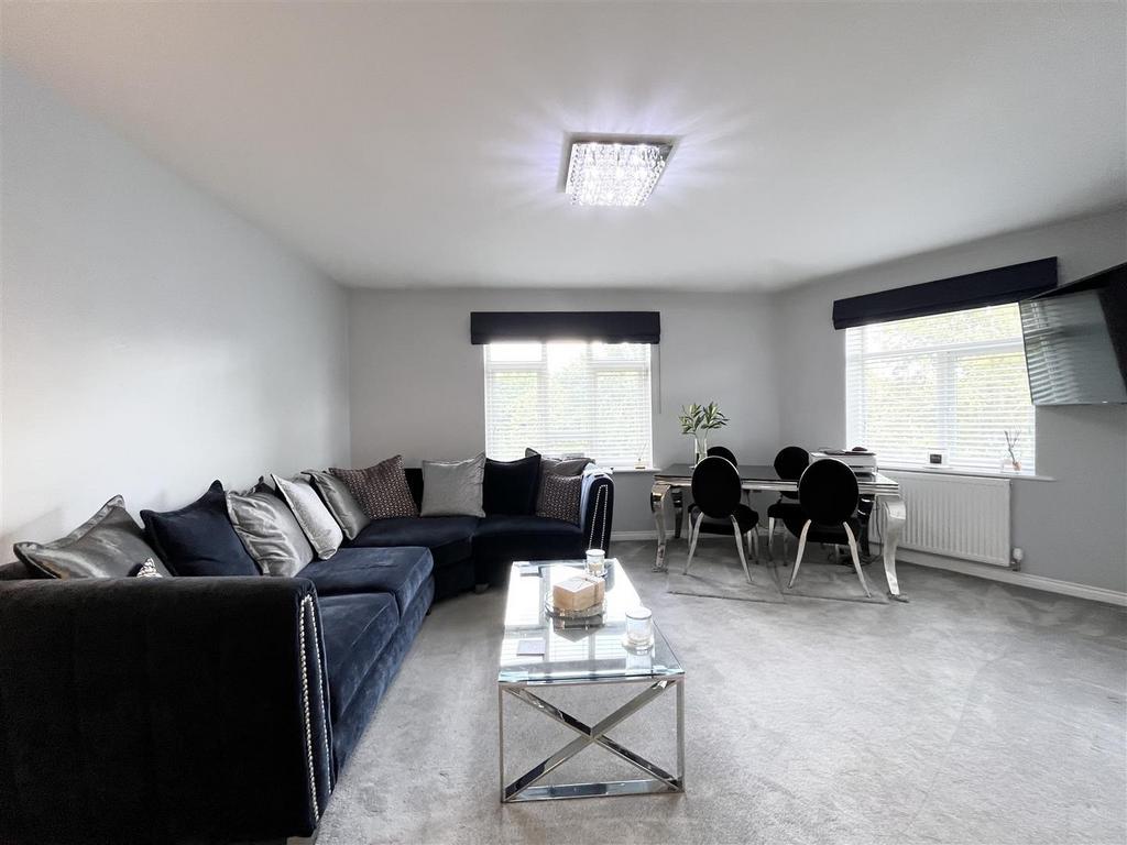 Thimble End Court, Sutton Coldfield 2 bed flat £215,000