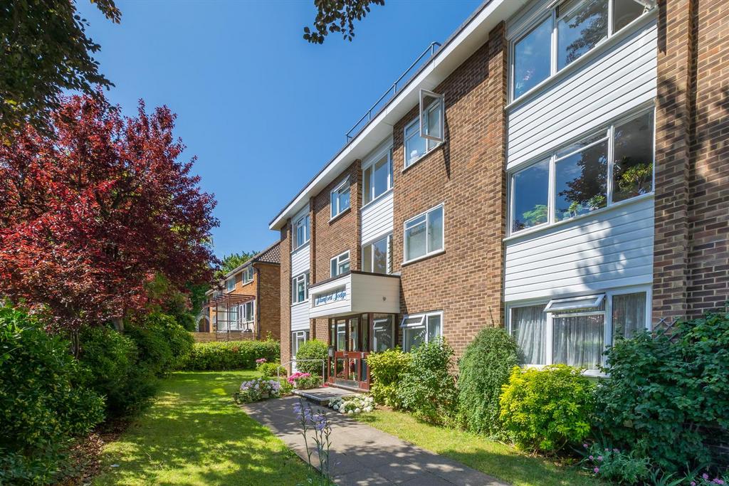 Cumberland Road, Brighton, BN1 6ZE 1 bed flat £1,200 pcm (£277 pw)