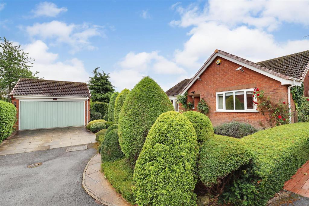 Highfields, South Cave 3 bed detached bungalow £350,000