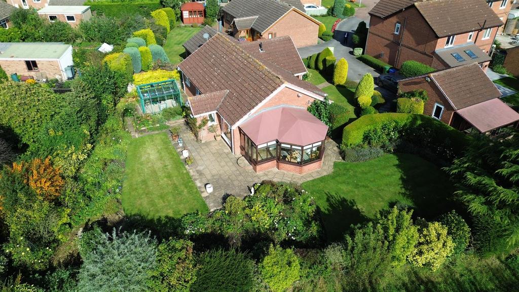 Highfields, South Cave 3 bed detached bungalow £350,000