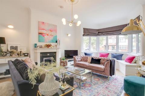 22 Park Avenue, Enfield, EN1 2HP