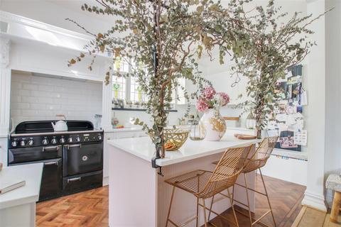 22 Park Avenue, Enfield, EN1 2HP