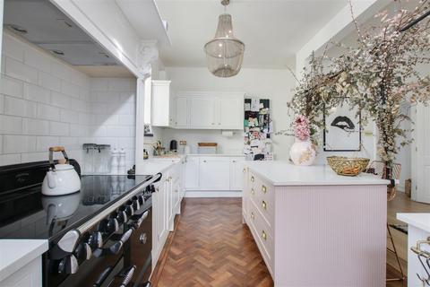 22 Park Avenue, Enfield, EN1 2HP