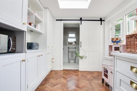22 Park Avenue, Enfield, EN1 2HP