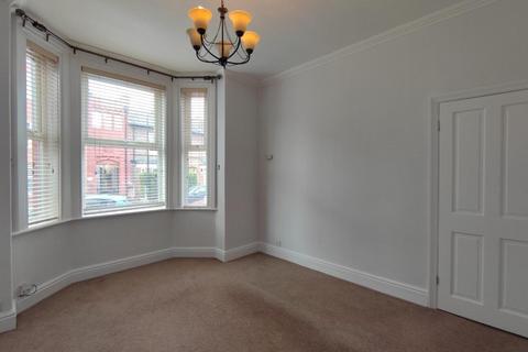 2 bedroom terraced house to rent, Oak Road, Hale