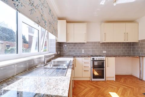 2 bedroom flat for sale, Stirling Close, Rainham RM13