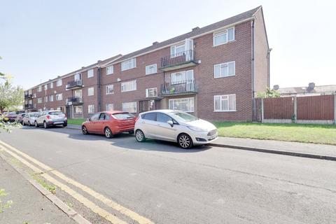 32 Stirling Close, Rainham, RM13 9NJ