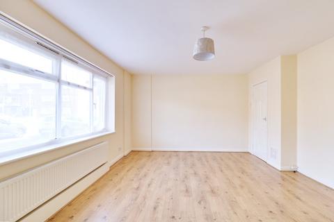 32 Stirling Close, Rainham, RM13 9NJ