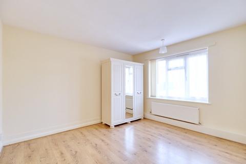 32 Stirling Close, Rainham, RM13 9NJ