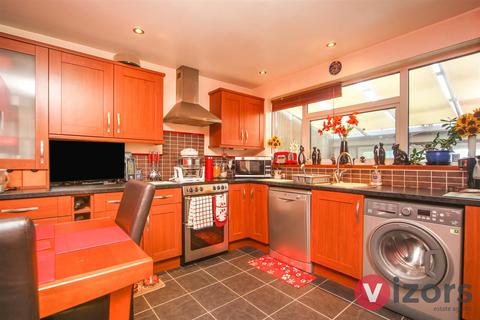 3 bedroom end of terrace house for sale, Winstone Close, Redditch