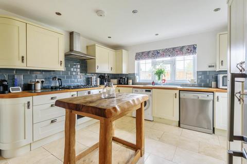 4 bedroom detached house for sale - Main Road, Otterbourne, Winchester