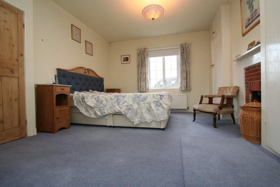Bed1.jpg
