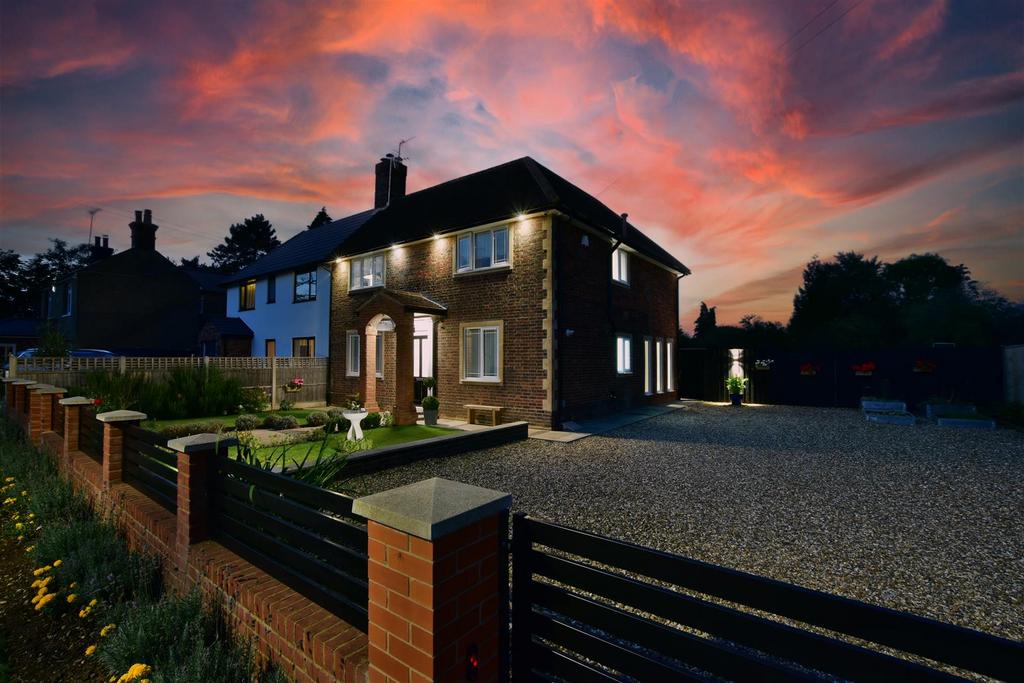 Highfield Lane, Tyttenhanger, St. Albans 4 bed semidetached house for