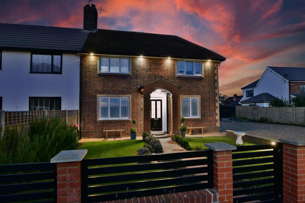 Highfield Lane, Tyttenhanger, St. Albans 4 bed semidetached house for