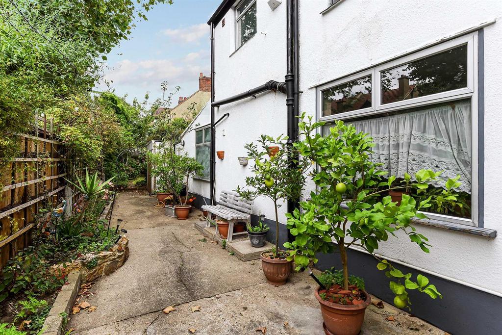 89 Hainault Road-25.JPG