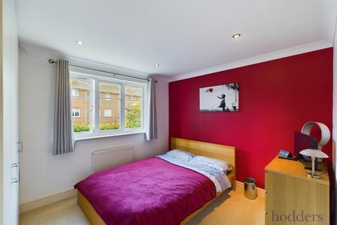 1 bedroom apartment for sale, Weylands Court, 2-6 Corrie Road, Addlestone, Surrey, KT15