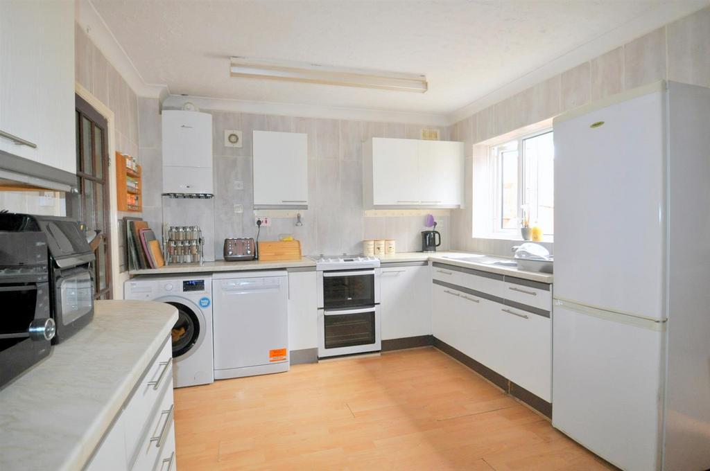 Kitchen/Dining Area