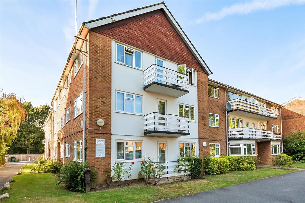 Lovelace Gardens, Surbiton 1 bed apartment for sale £275,000