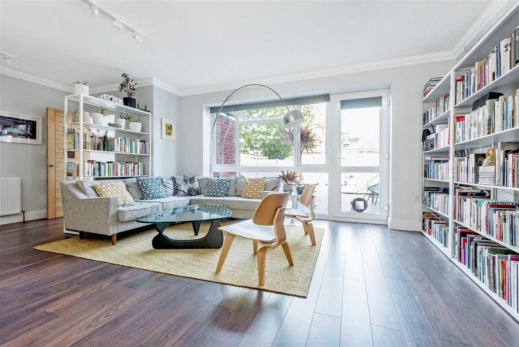 The Crescent, Surbiton 3 bed apartment for sale £599,950