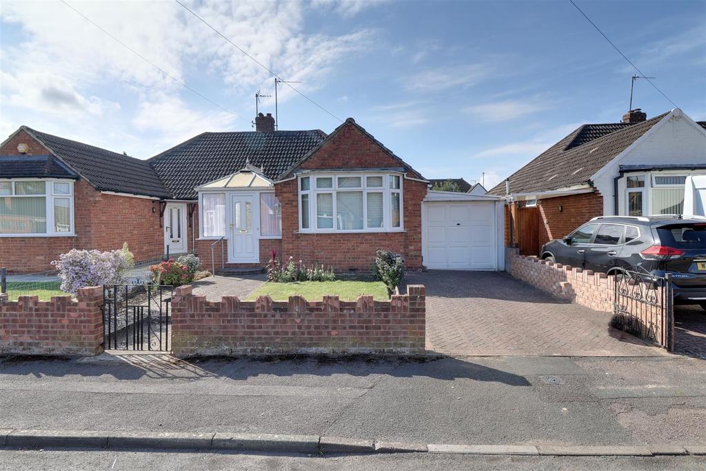 St. Michaels Road, Cheltenham 2 bed semidetached bungalow for sale £