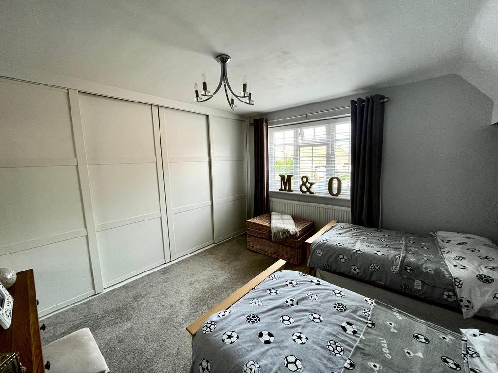 Bedroom 3 (1st floor)