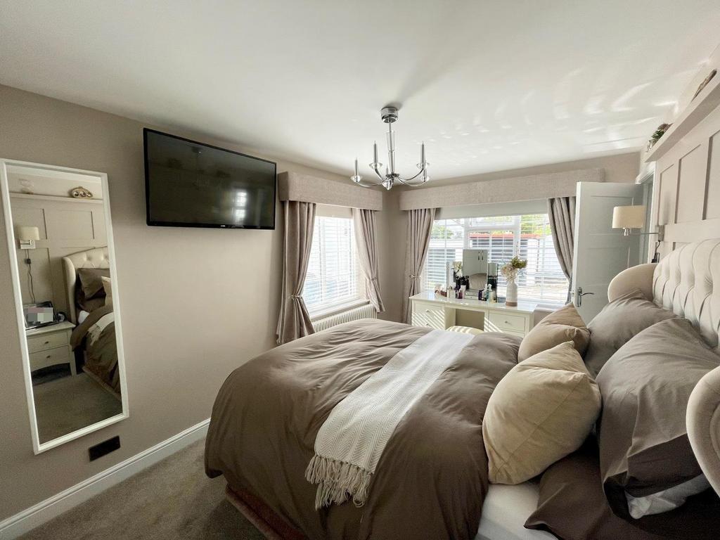 Master Bedroom (ground floor)
