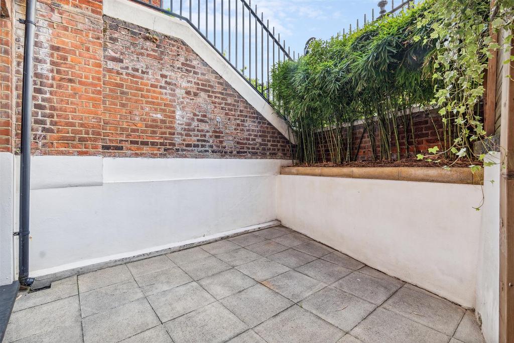 Autumn Rise, W4 - FOR SALE