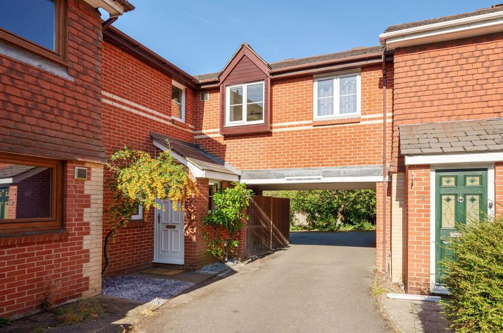 Victoria Road, Guildford 3 bed terraced house for sale £475,000