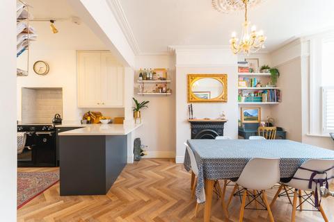 31 Quantock Road, Bristol, BS3 4PG